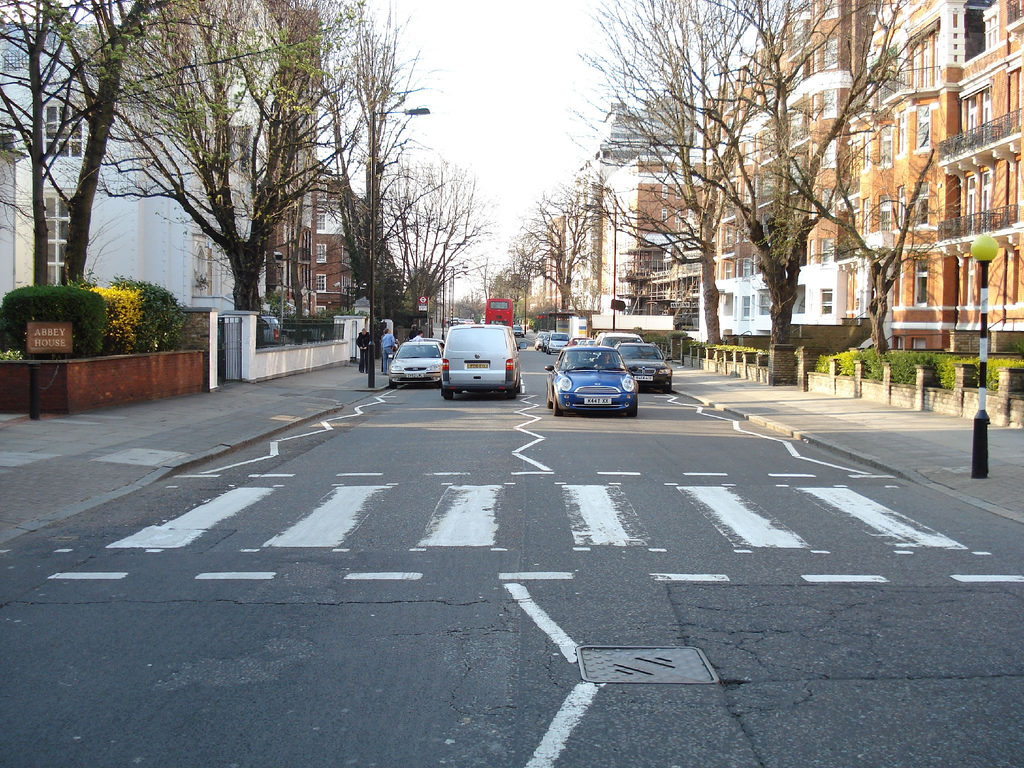 Abbey_Road_zebra_crossing,_London_2007-03-31